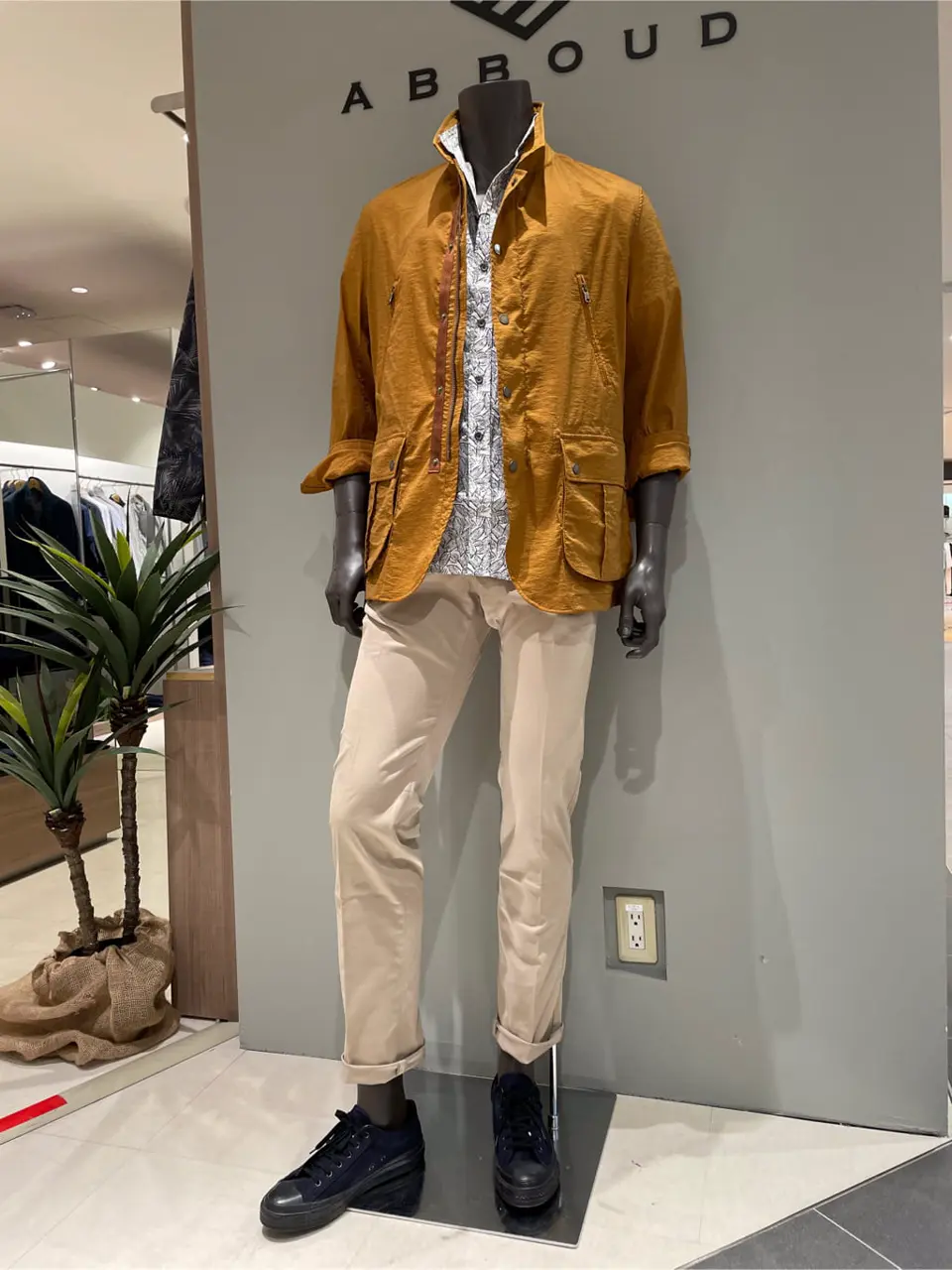 JOSEPH ABBOUD 伊津野 コーディネート画像