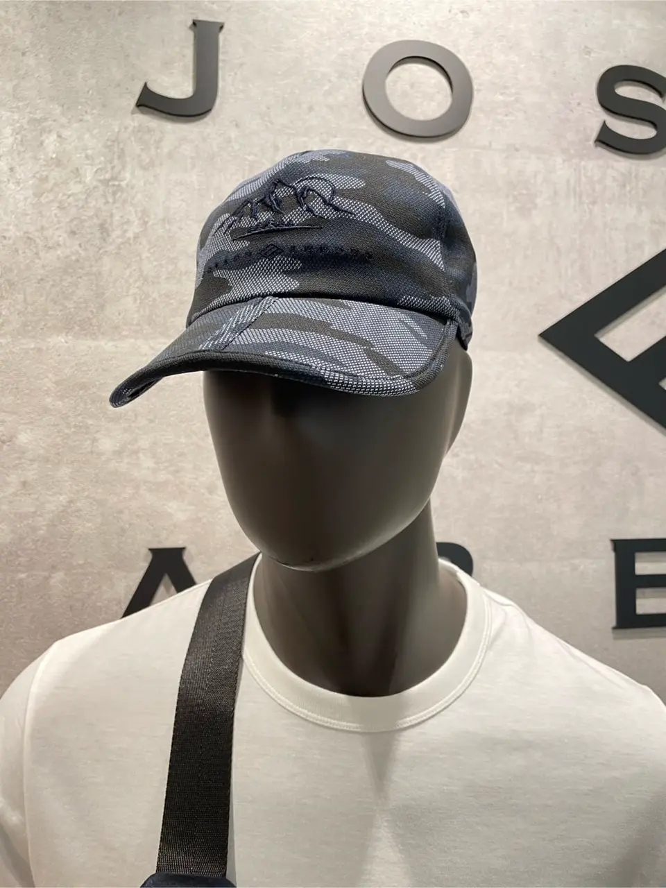 JOSEPH ABBOUD 東　 コーディネート画像