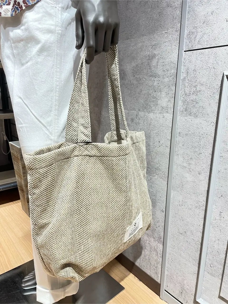 JOSEPH ABBOUD 東　 コーディネート画像