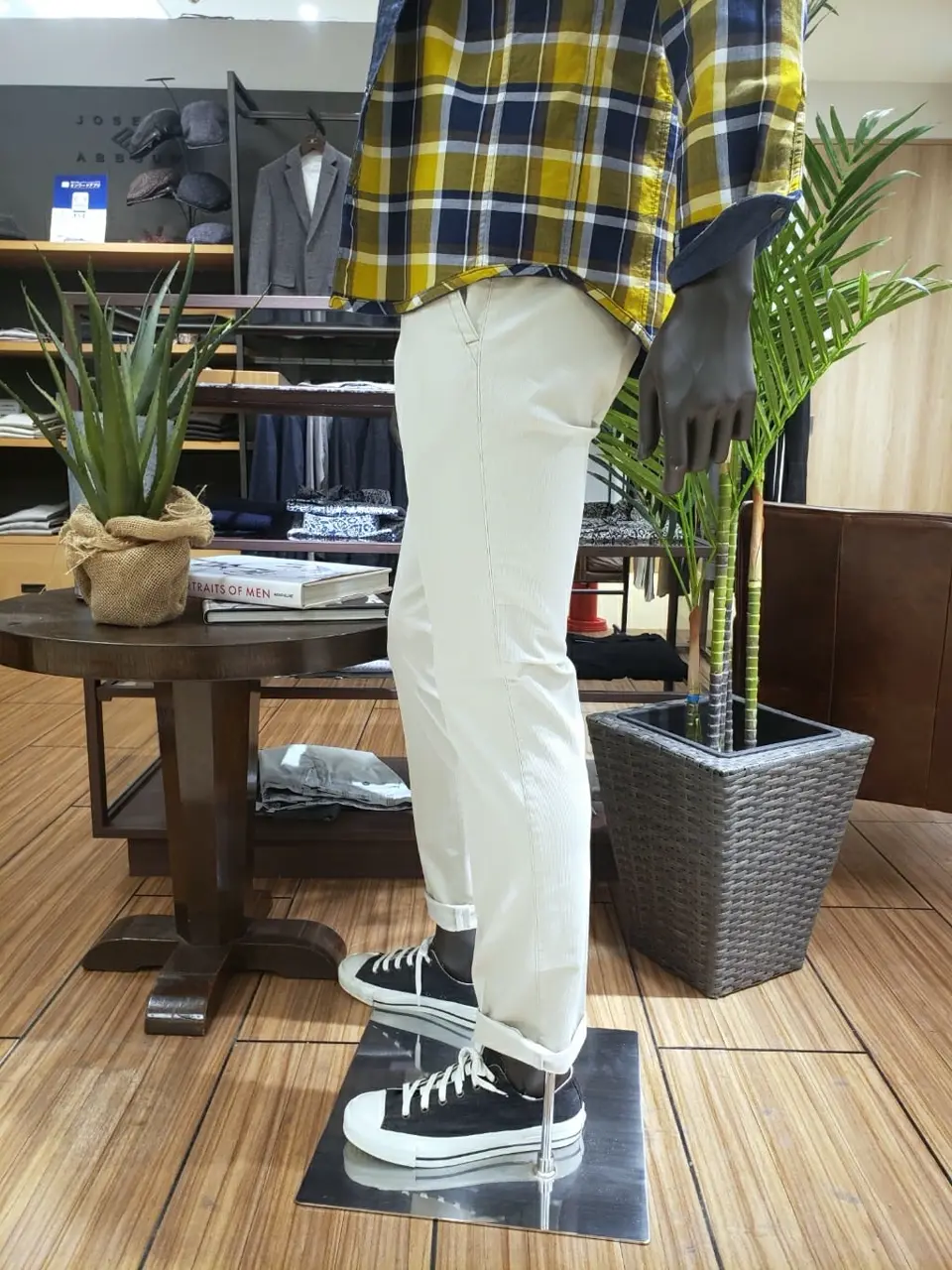 JOSEPH ABBOUD 中西 コーディネート画像