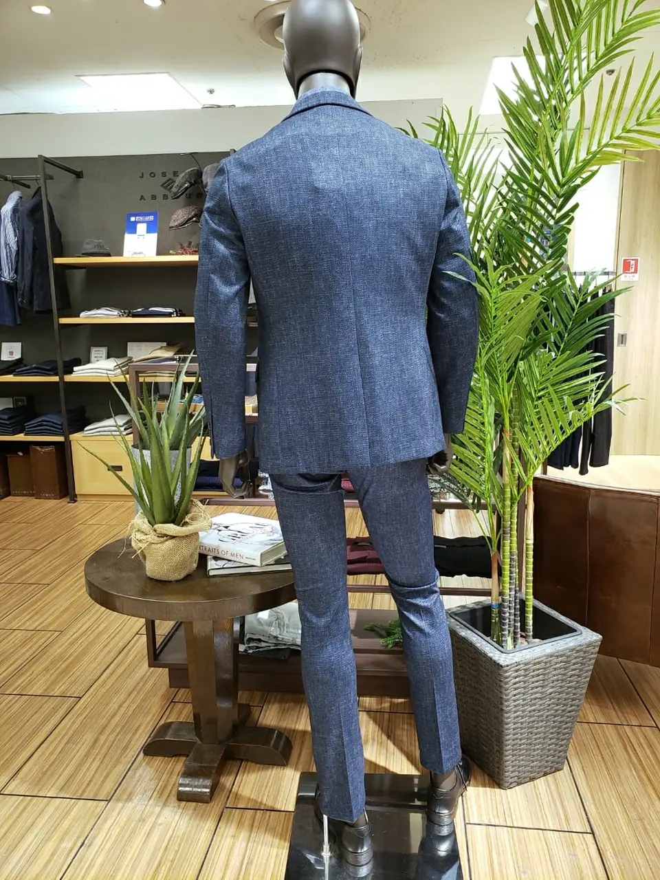 JOSEPH ABBOUD 中西 コーディネート画像