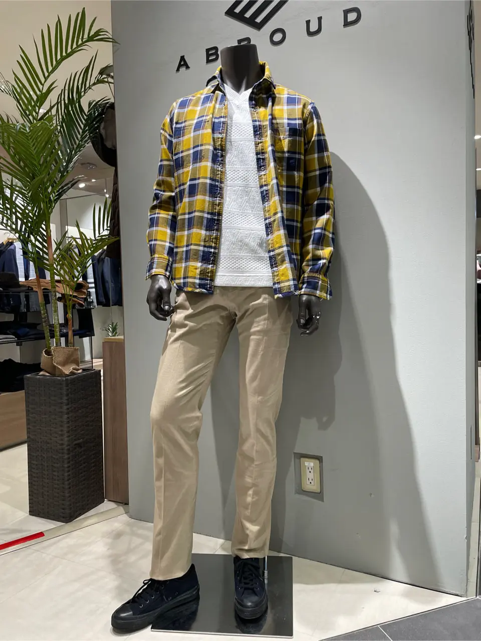 JOSEPH ABBOUD 伊津野 コーディネート画像