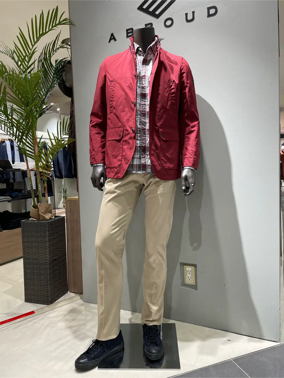 JOSEPH ABBOUD 伊津野 コーディネート画像