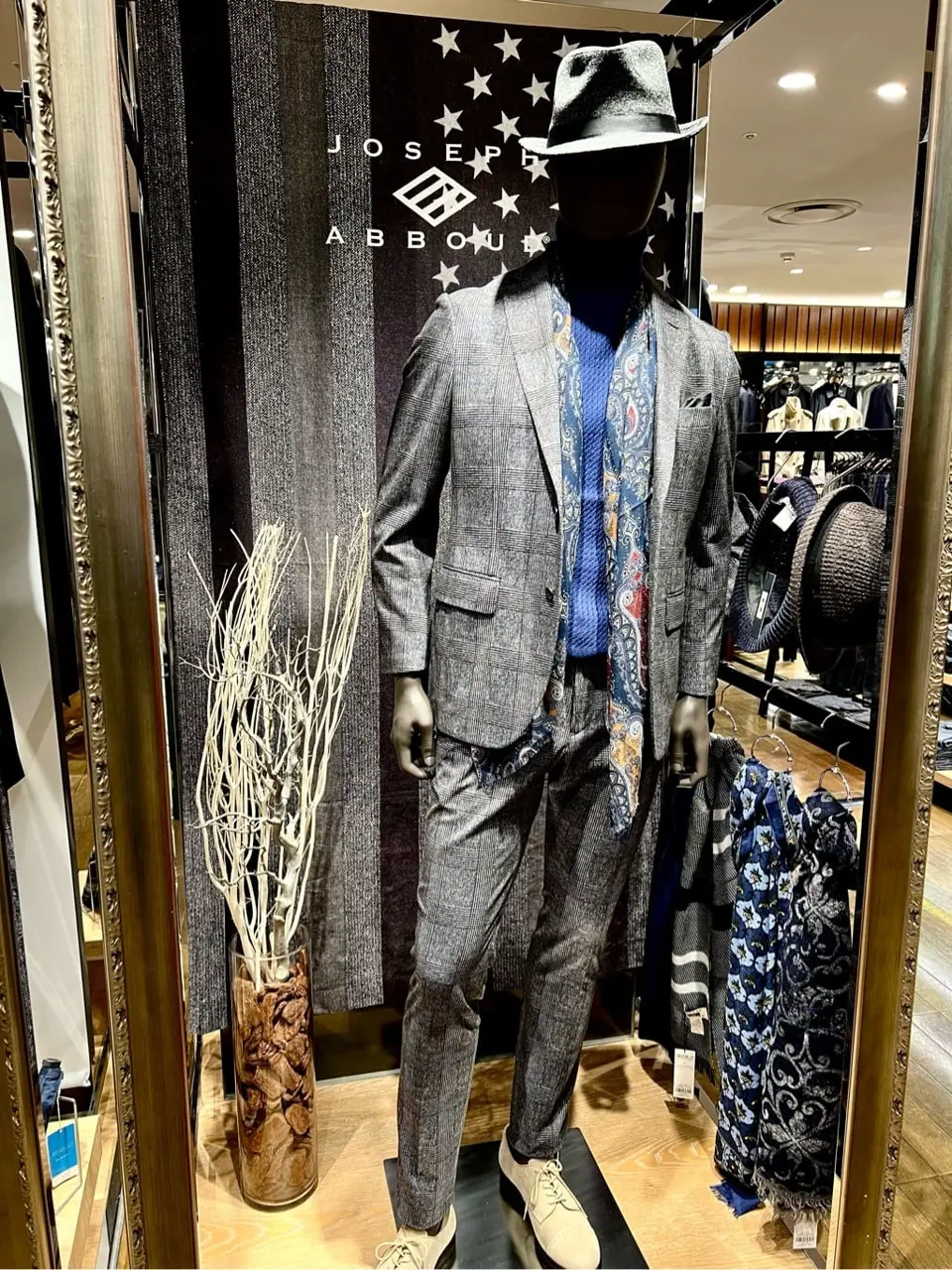 JOSEPH ABBOUD 新林 コーディネート画像