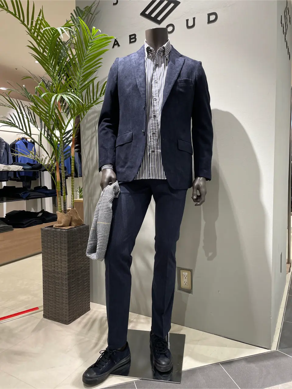 JOSEPH ABBOUD 伊津野 コーディネート画像