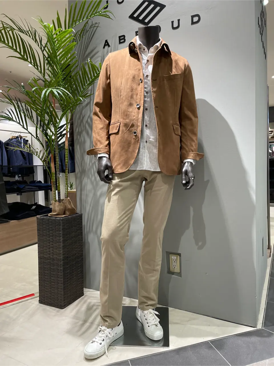 JOSEPH ABBOUD 伊津野 コーディネート画像