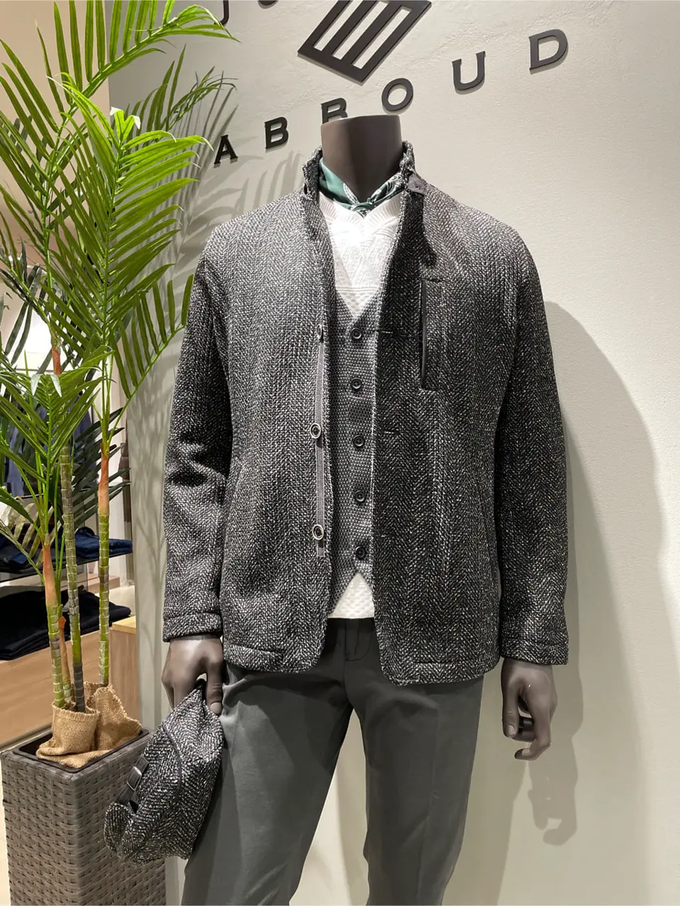 JOSEPH ABBOUD 伊津野 コーディネート画像