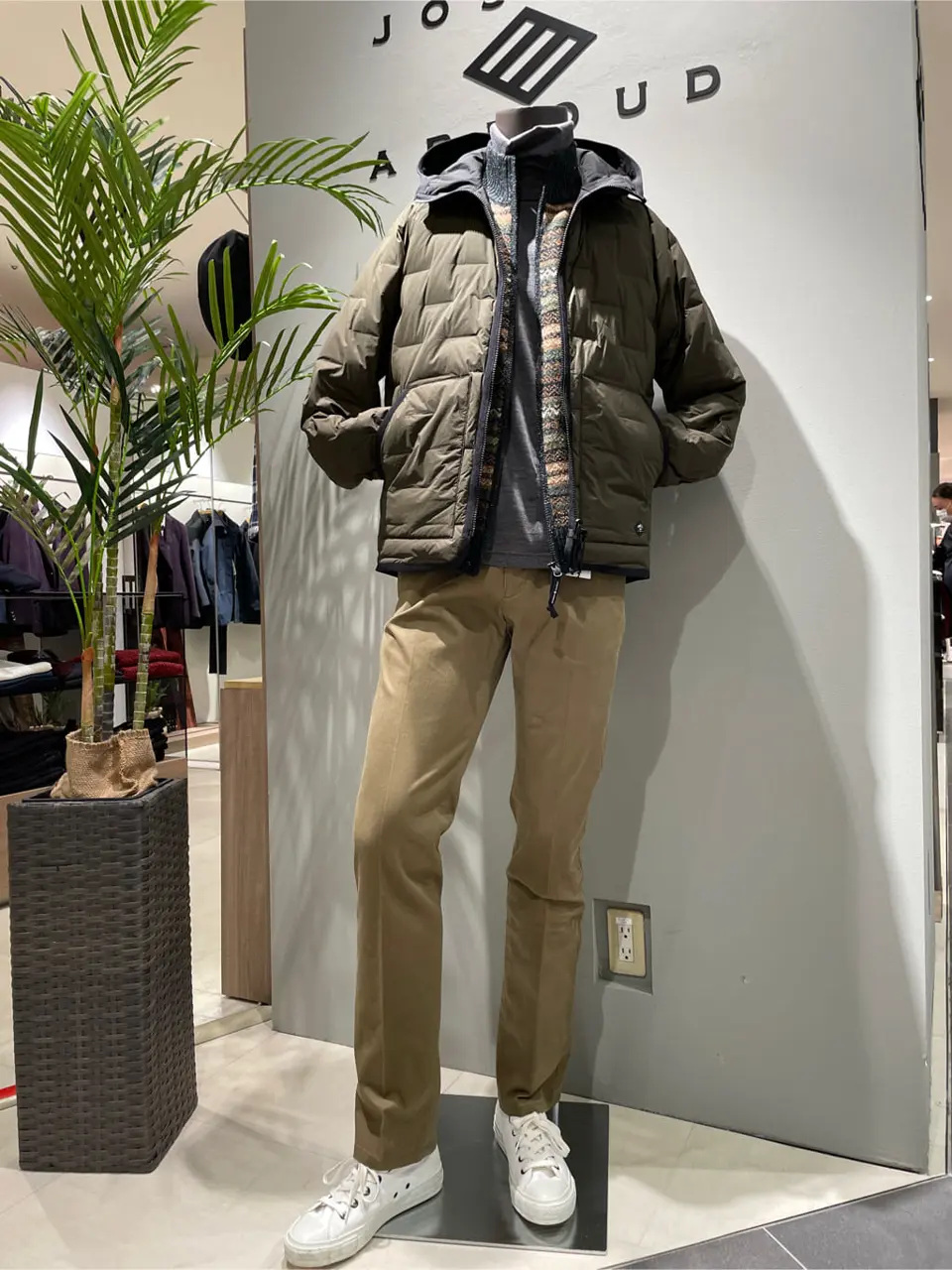 JOSEPH ABBOUD 伊津野 コーディネート画像