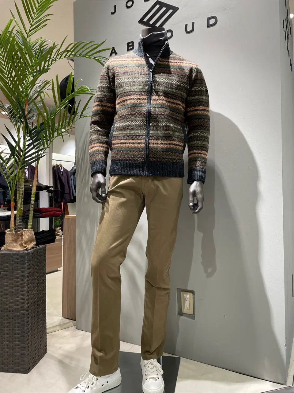 JOSEPH ABBOUD 伊津野 コーディネート画像