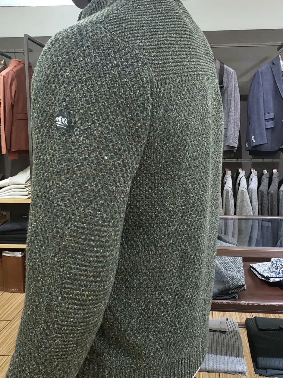 JOSEPH ABBOUD 中西 コーディネート画像