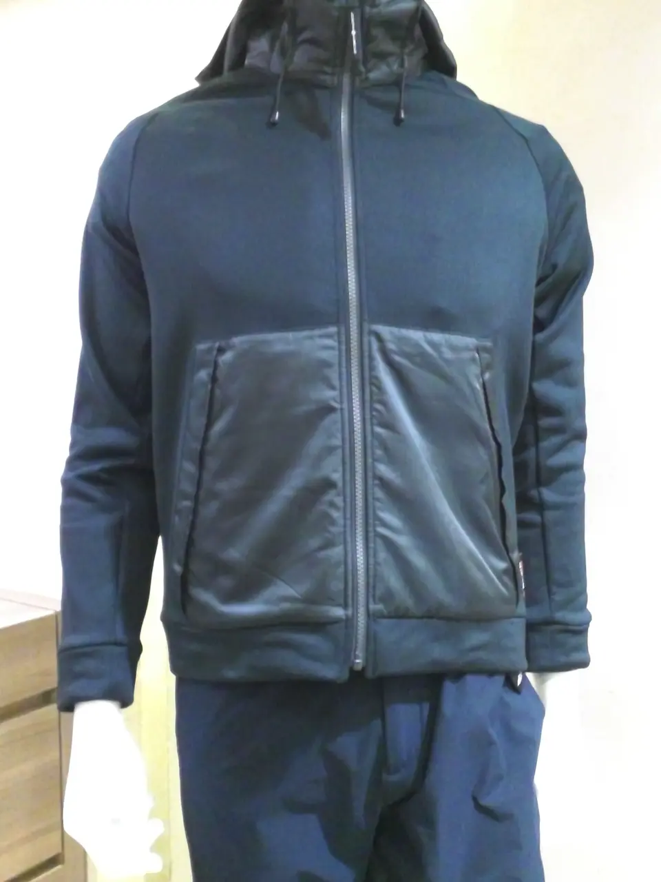 JOSEPH ABBOUD 小城 コーディネート画像