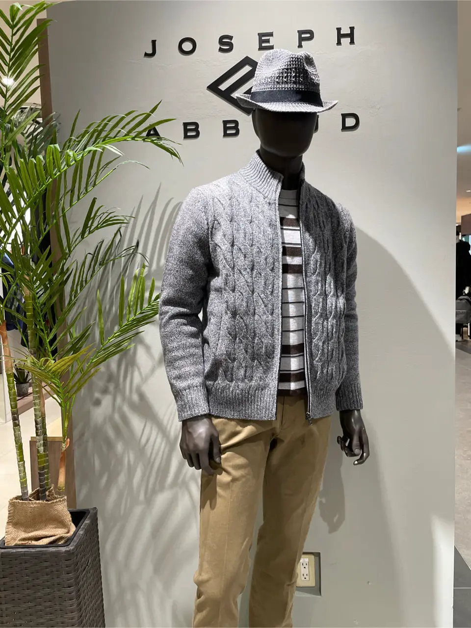 JOSEPH ABBOUD 伊津野 コーディネート画像