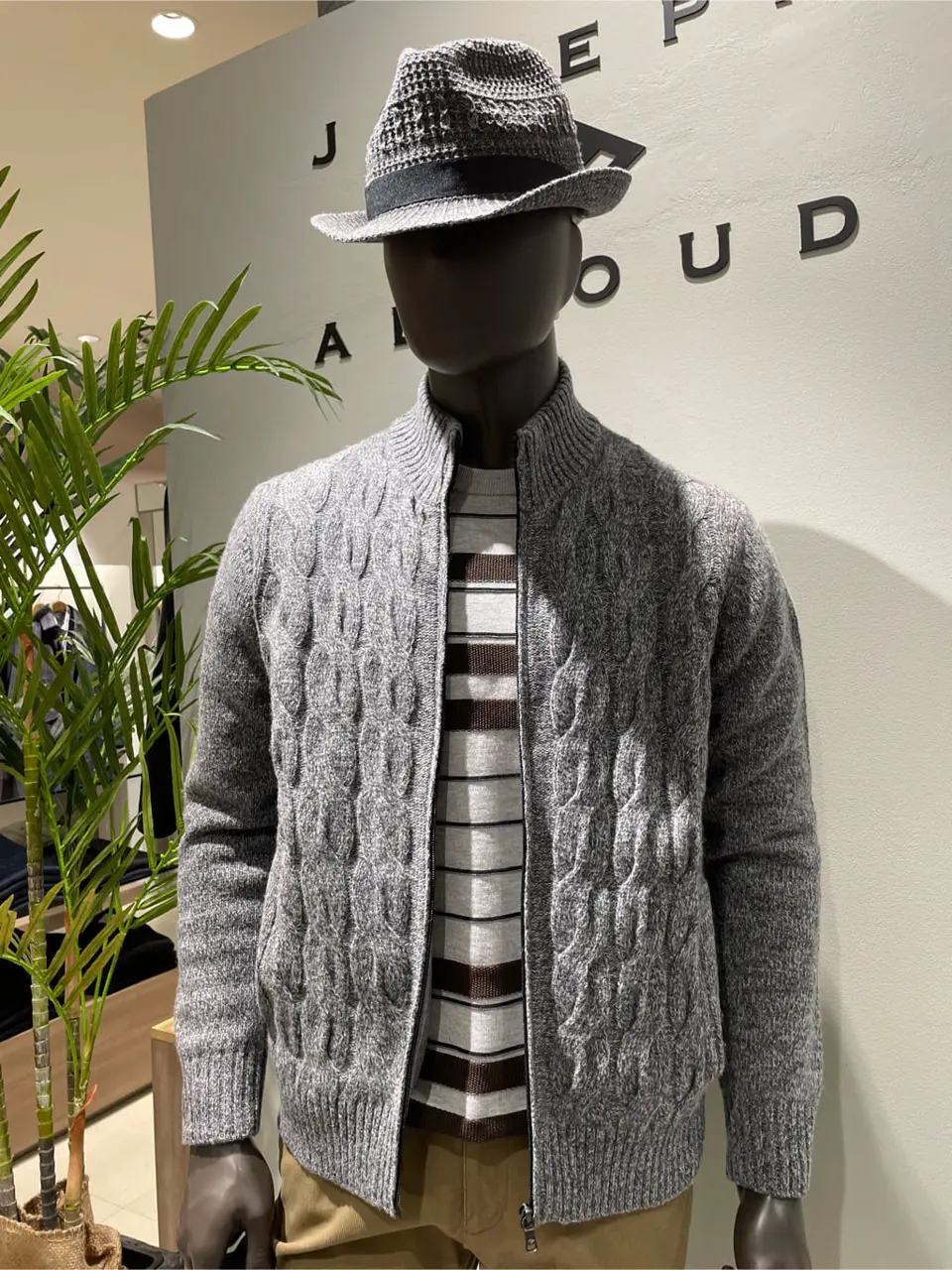 JOSEPH ABBOUD 伊津野 コーディネート画像