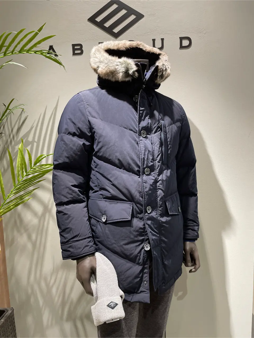 JOSEPH ABBOUD 伊津野 コーディネート画像