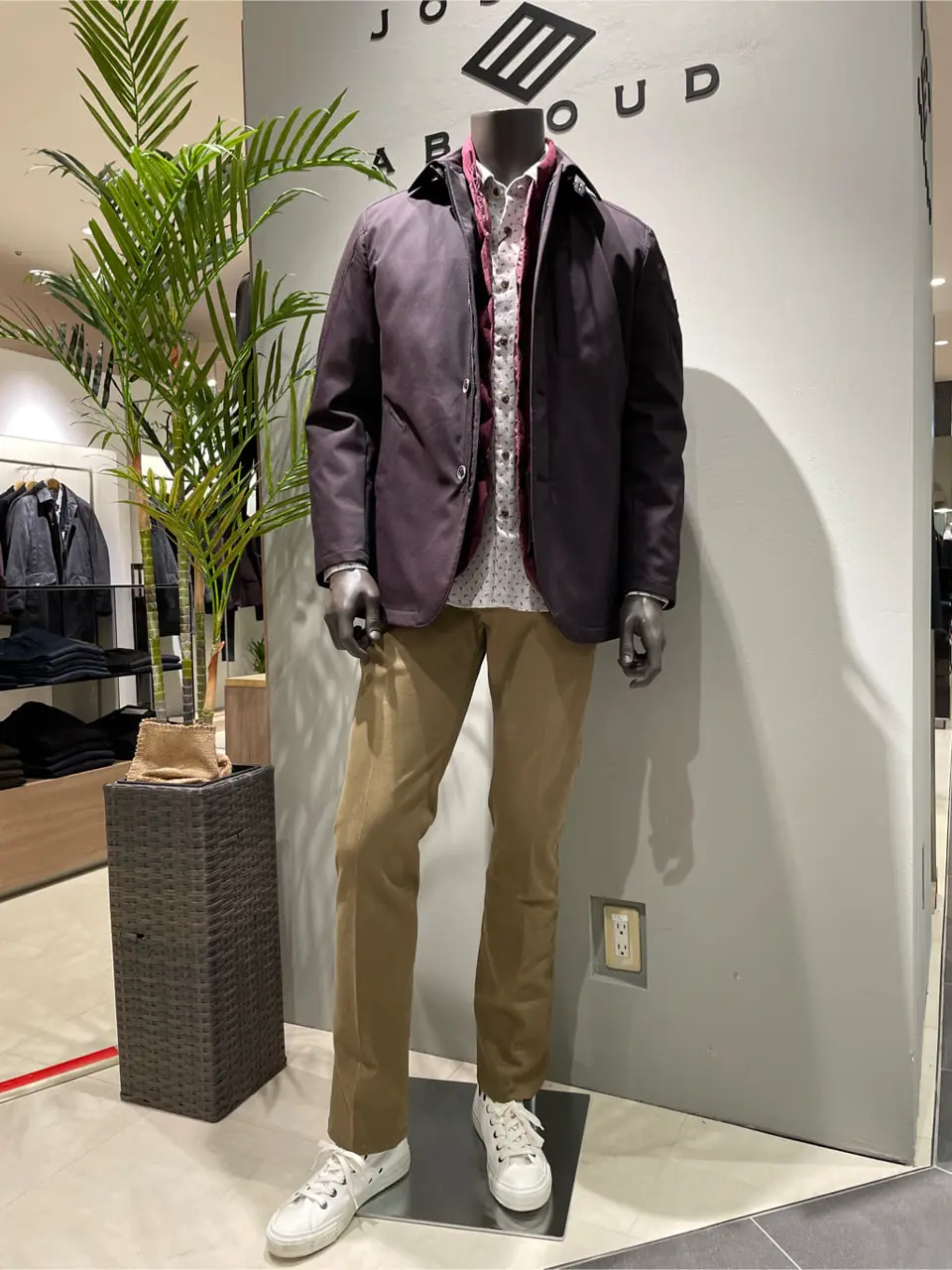 JOSEPH ABBOUD 伊津野 コーディネート画像