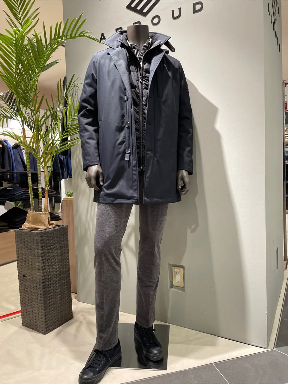 JOSEPH ABBOUD 伊津野 コーディネート画像