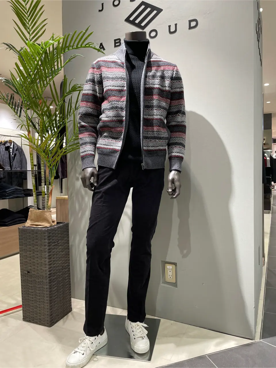 JOSEPH ABBOUD 伊津野 コーディネート画像