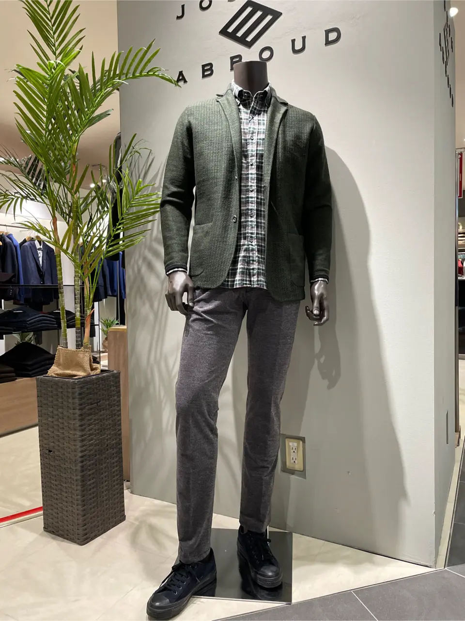 JOSEPH ABBOUD 伊津野 コーディネート画像