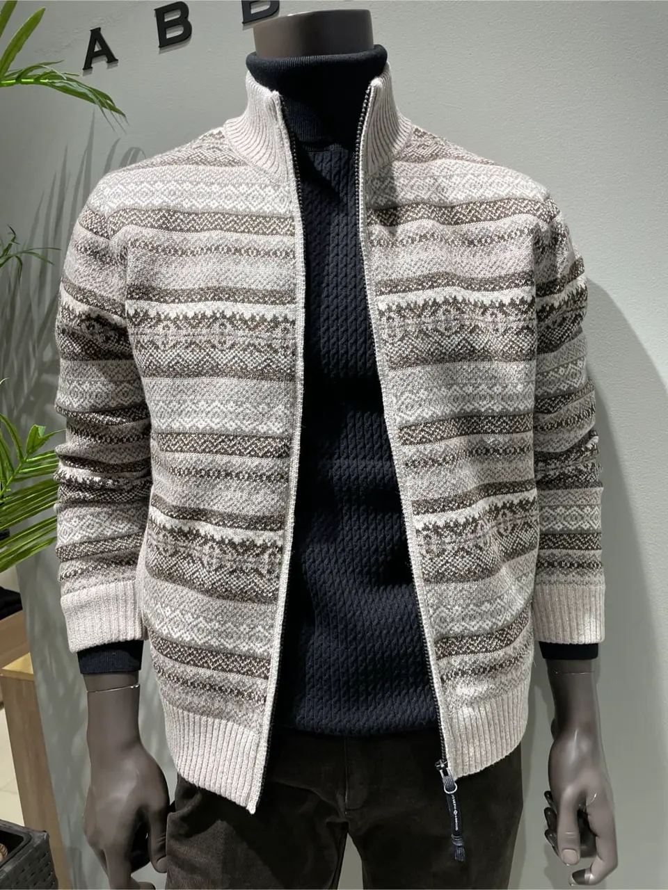 JOSEPH ABBOUD 伊津野 コーディネート画像