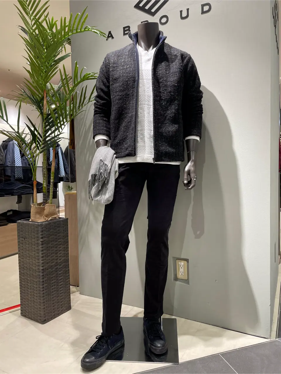 JOSEPH ABBOUD 伊津野 コーディネート画像