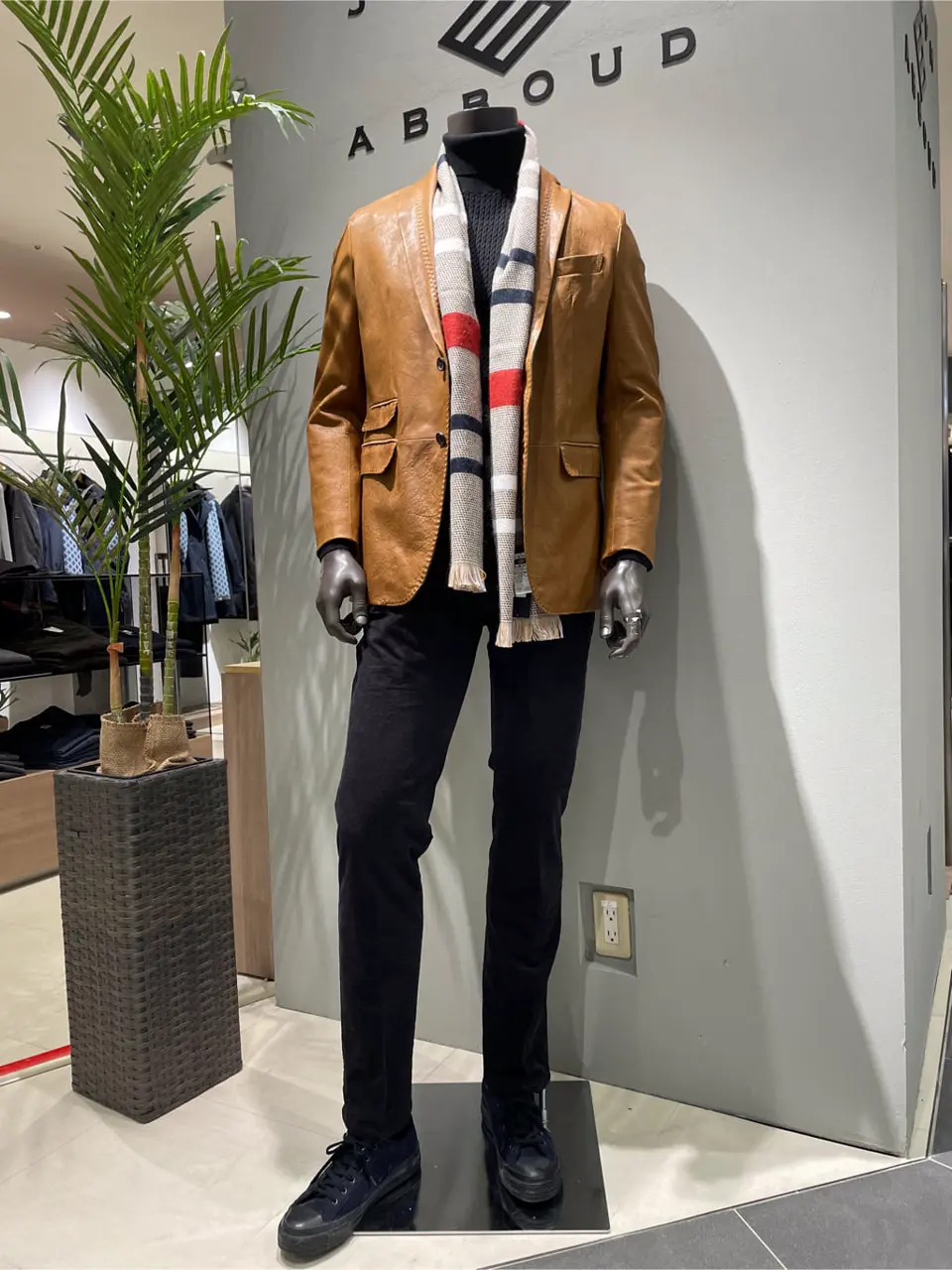 JOSEPH ABBOUD 伊津野 コーディネート画像