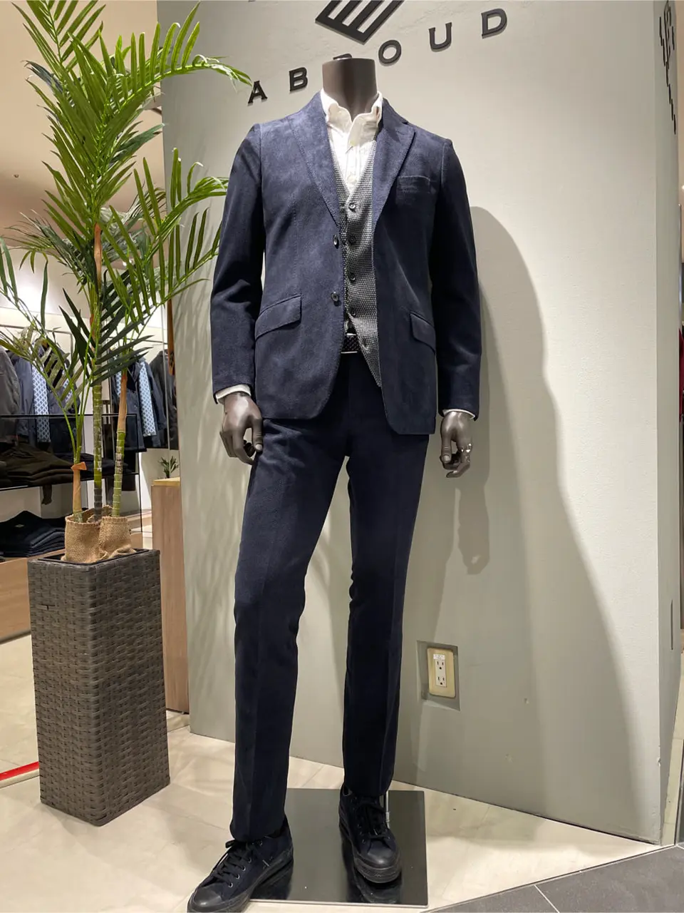 JOSEPH ABBOUD 伊津野 コーディネート画像