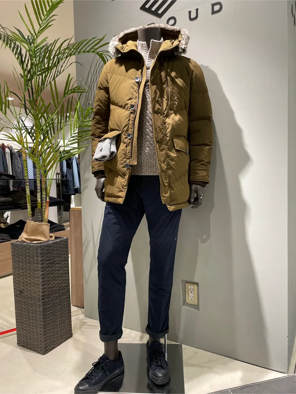 JOSEPH ABBOUD 伊津野 コーディネート画像