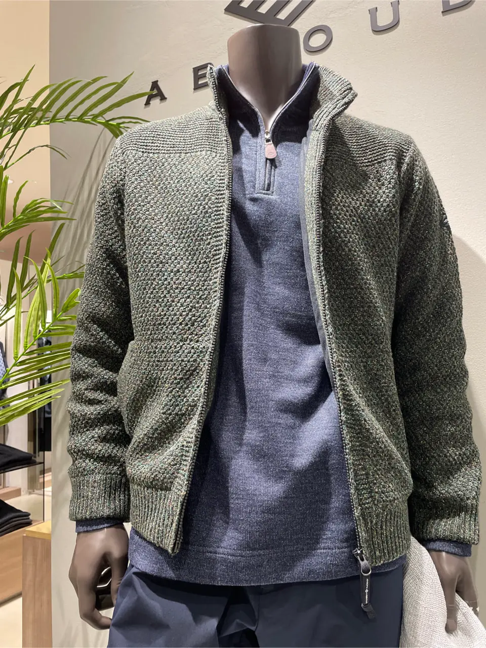 JOSEPH ABBOUD 伊津野 コーディネート画像