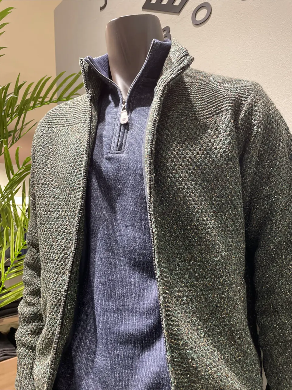 JOSEPH ABBOUD 伊津野 コーディネート画像