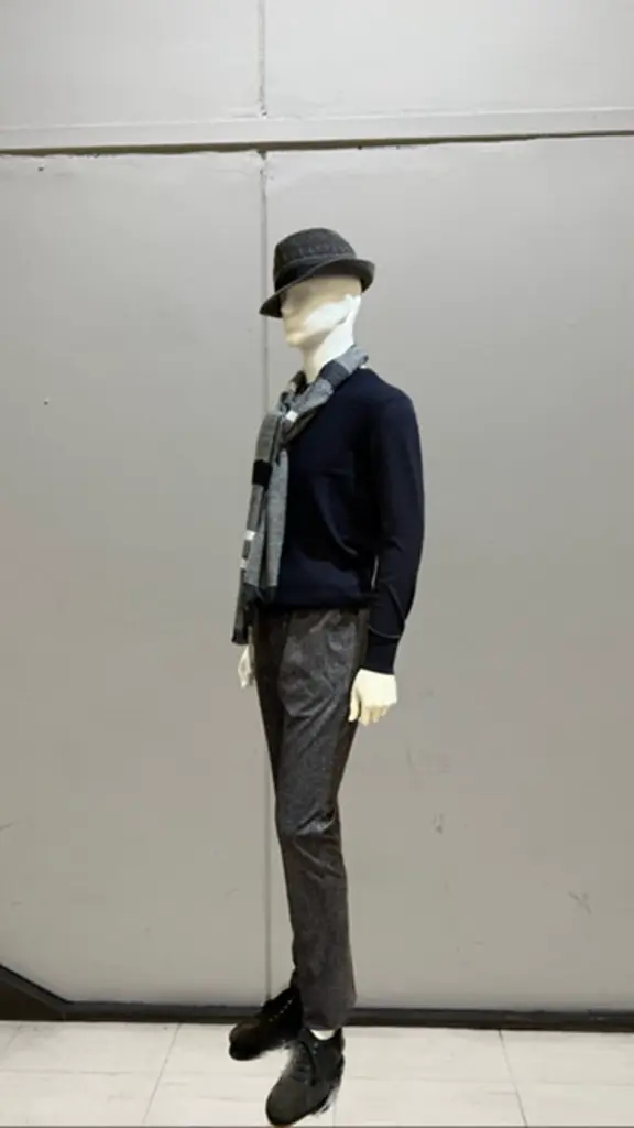 JOSEPH ABBOUD 小城 コーディネート画像