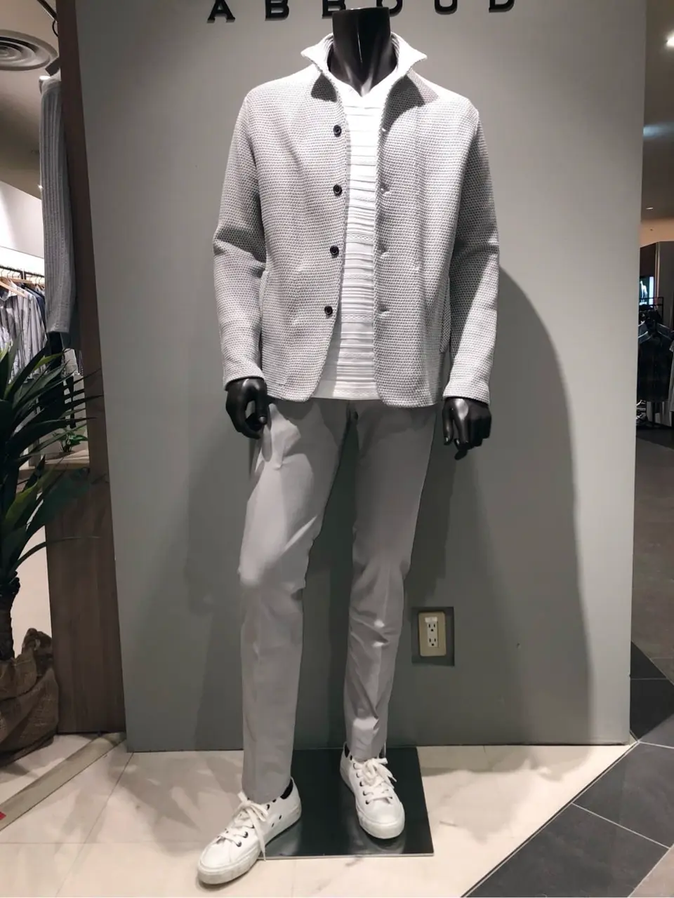 JOSEPH ABBOUD 川田 コーディネート画像