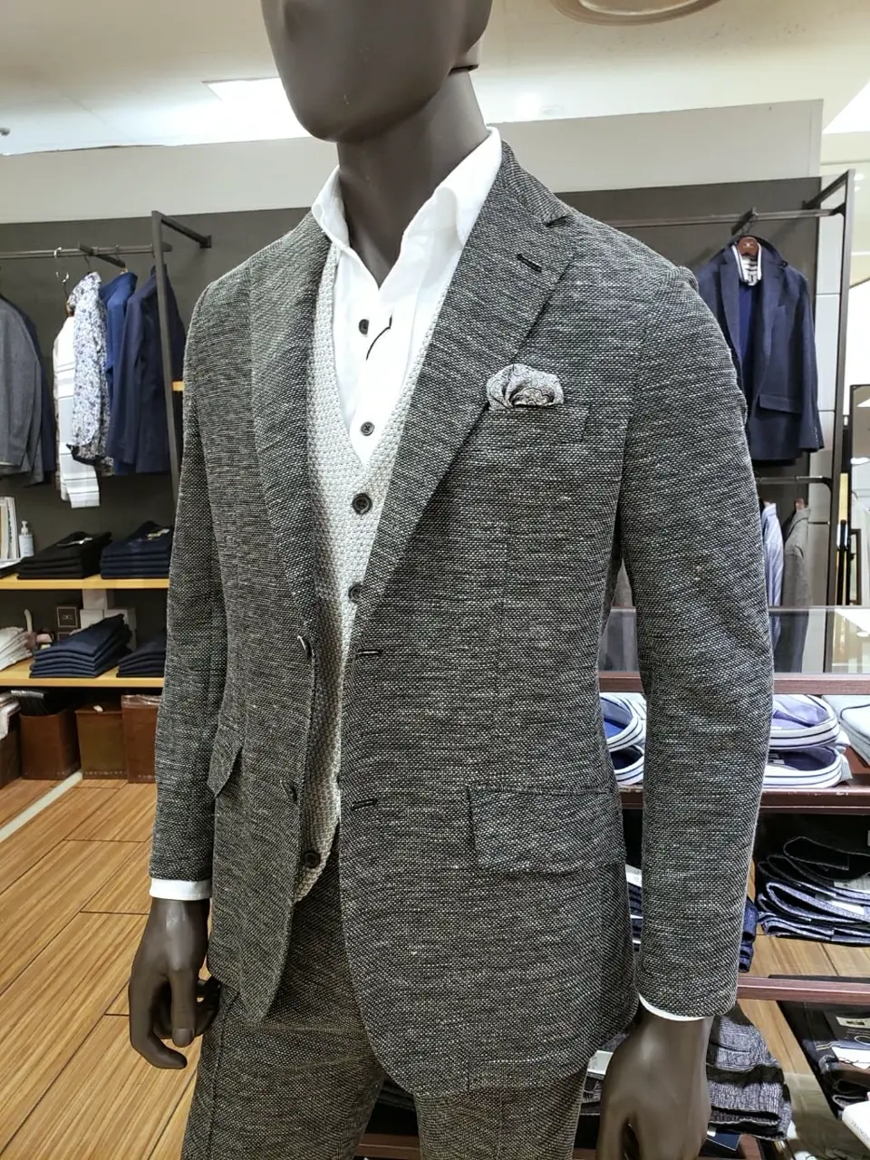 JOSEPH ABBOUD 中西 コーディネート画像