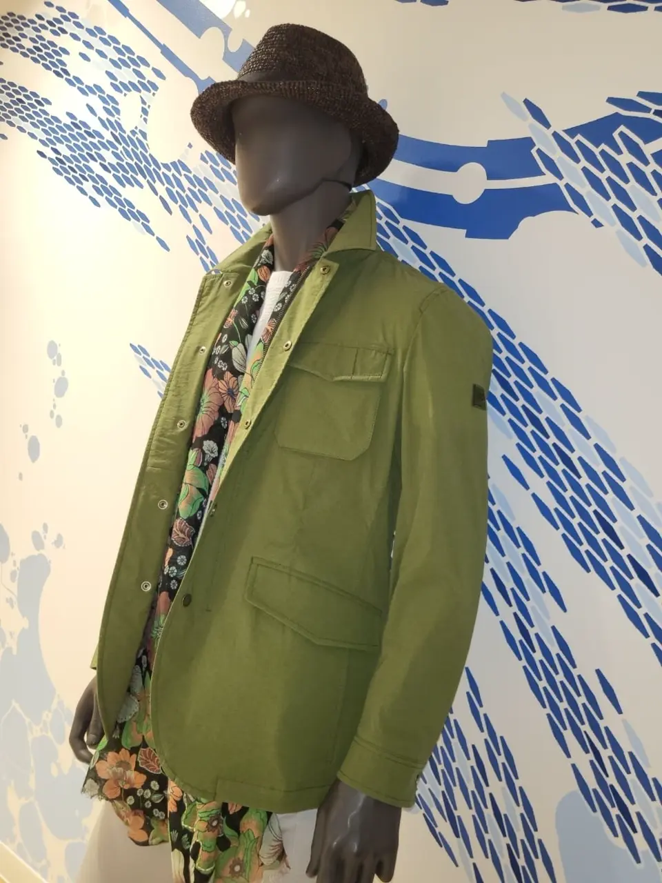 JOSEPH ABBOUD 亀井 コーディネート画像