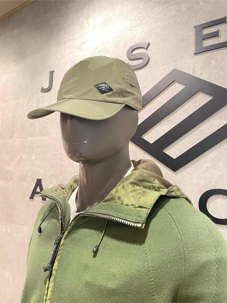 JOSEPH ABBOUD 東　 コーディネート画像