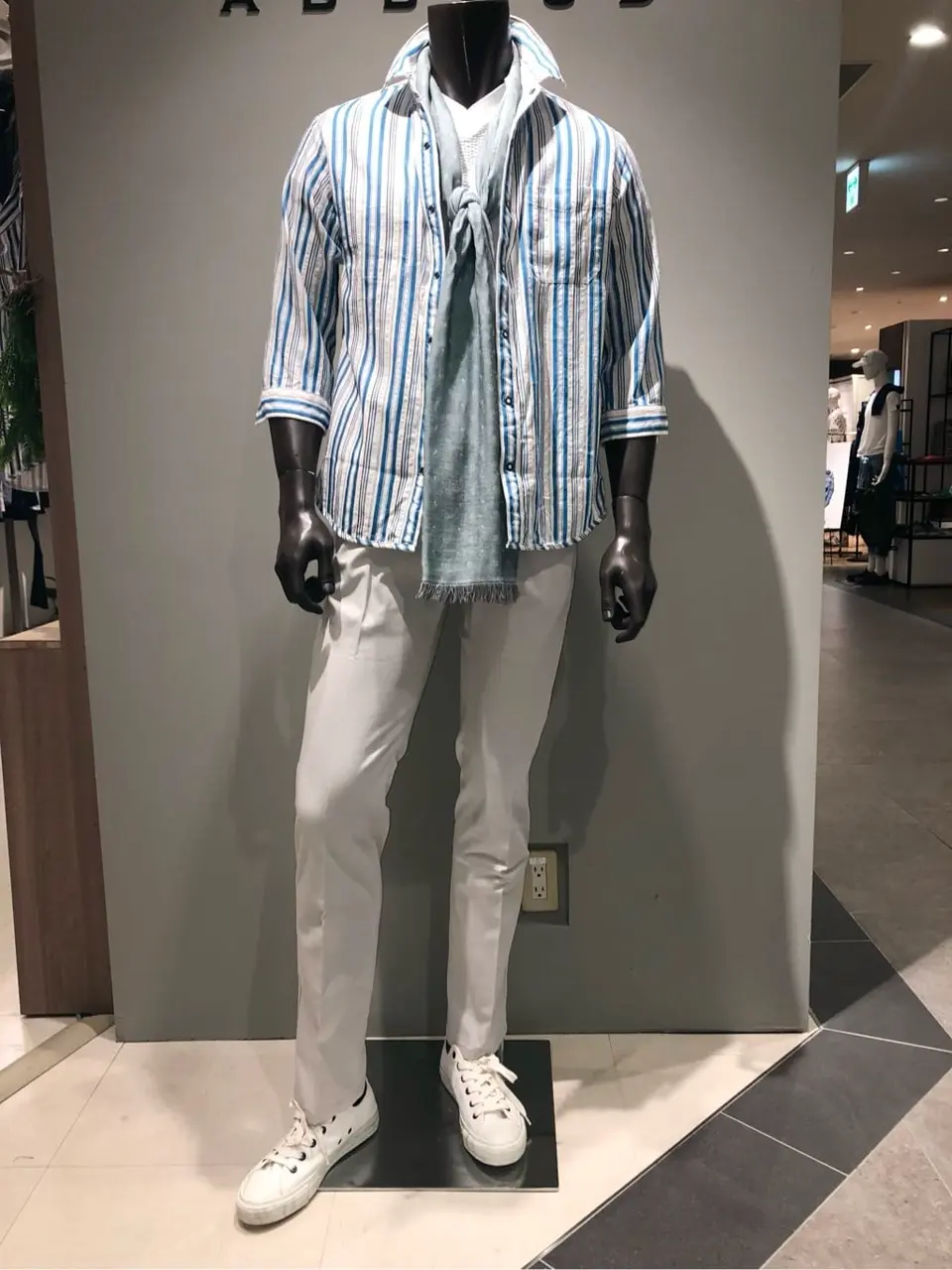 JOSEPH ABBOUD 川田 コーディネート画像