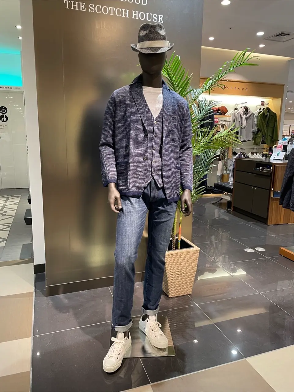  渡辺あやこ コーディネート画像