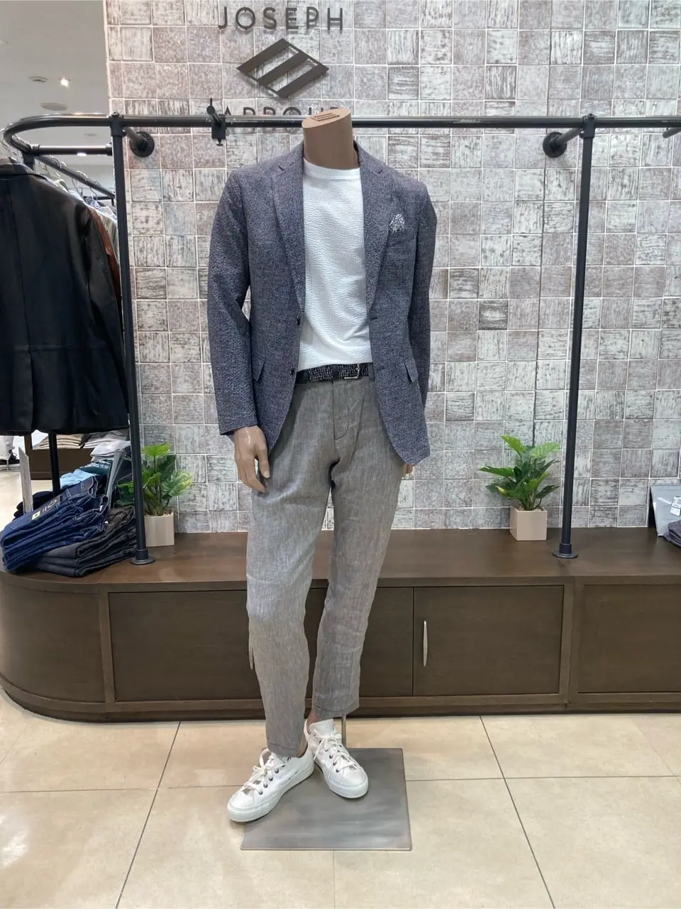 JOSEPH ABBOUD 上田 コーディネート画像