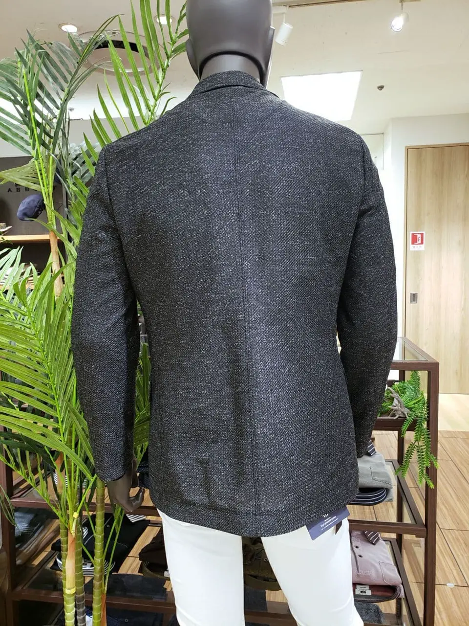 JOSEPH ABBOUD 中西 コーディネート画像