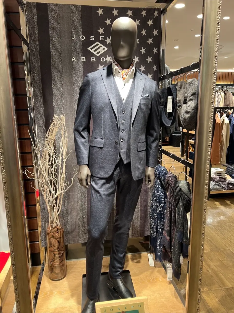 JOSEPH ABBOUD 新林 コーディネート画像