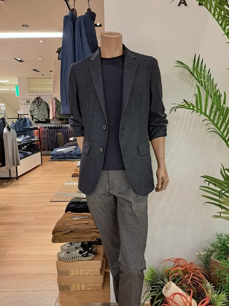 JOSEPH ABBOUD 藤川 コーディネート画像