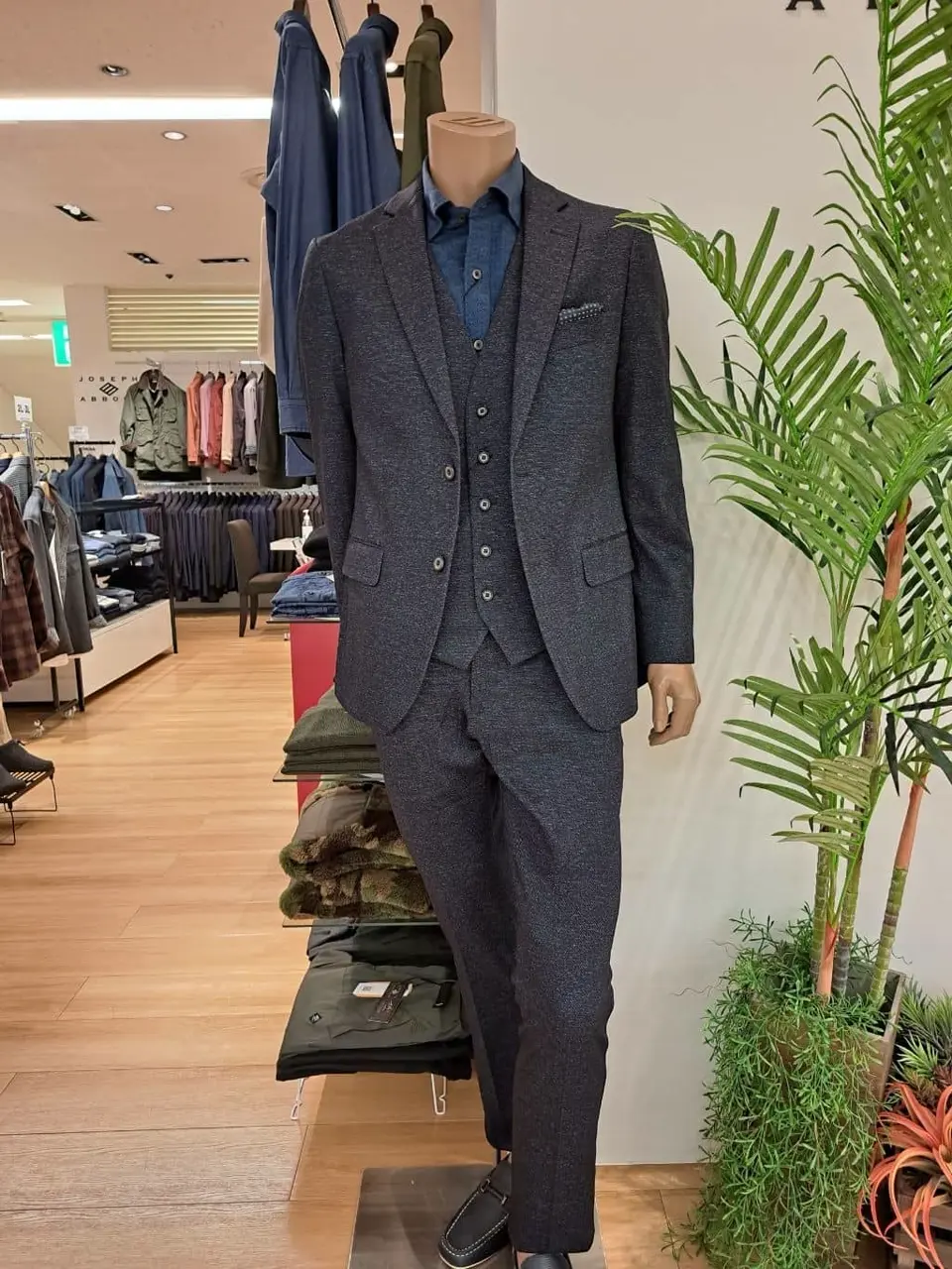 JOSEPH ABBOUD 藤川 コーディネート画像