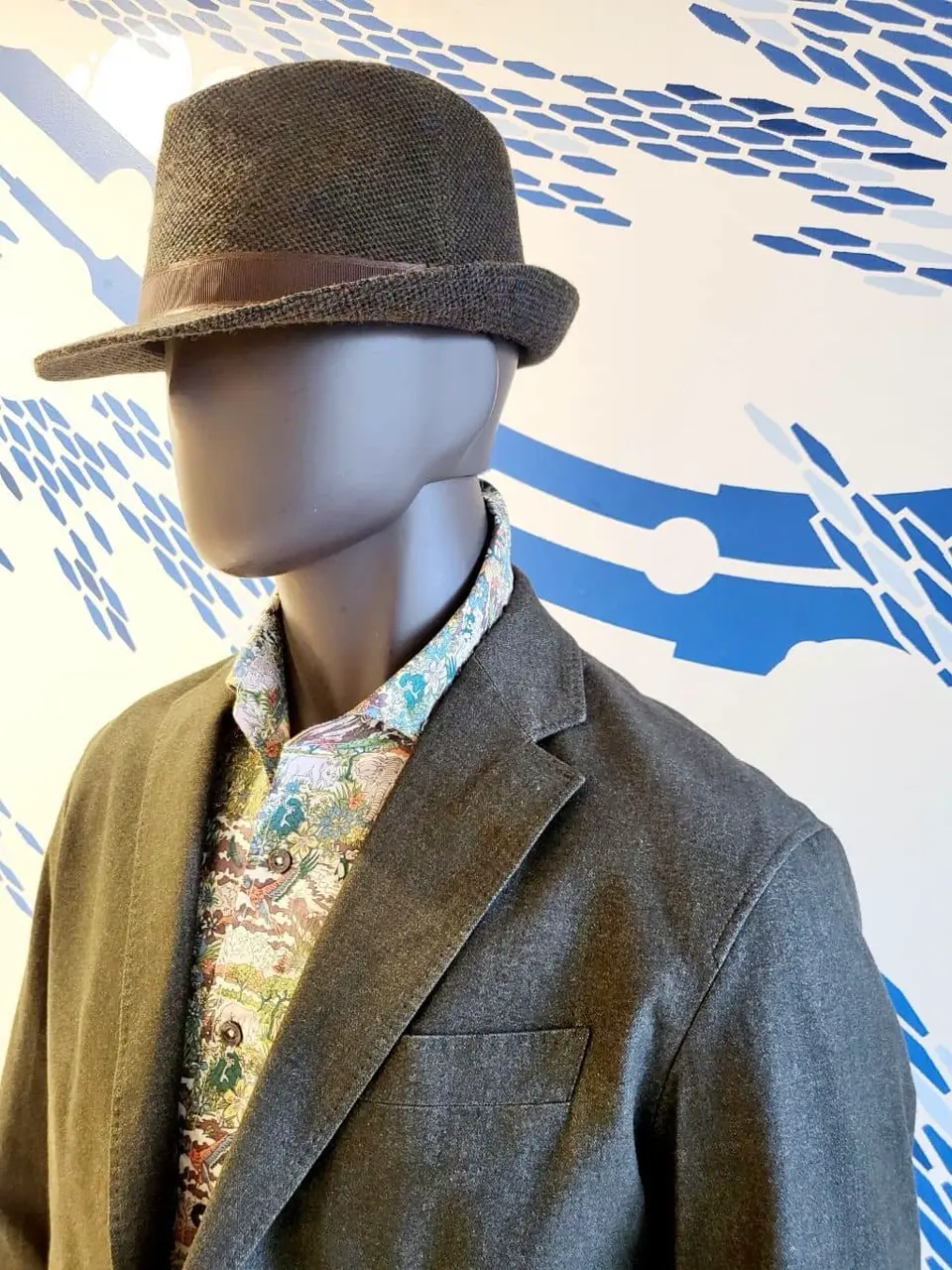 JOSEPH ABBOUD 亀井 コーディネート画像