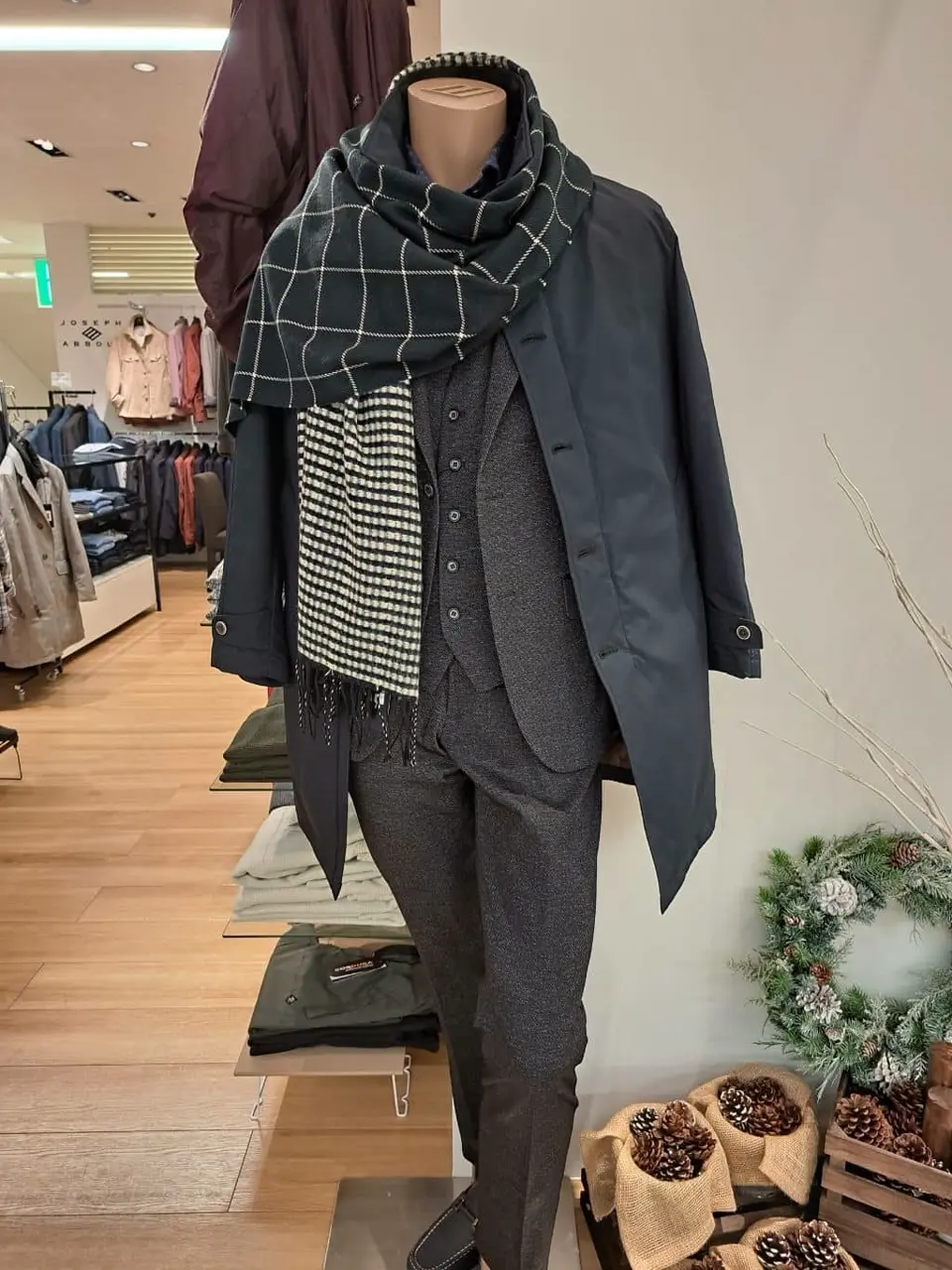 JOSEPH ABBOUD 藤川 コーディネート画像