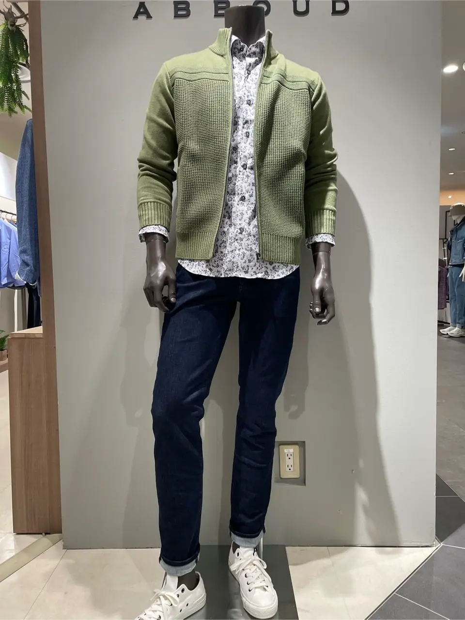 JOSEPH ABBOUD 伊津野 コーディネート画像