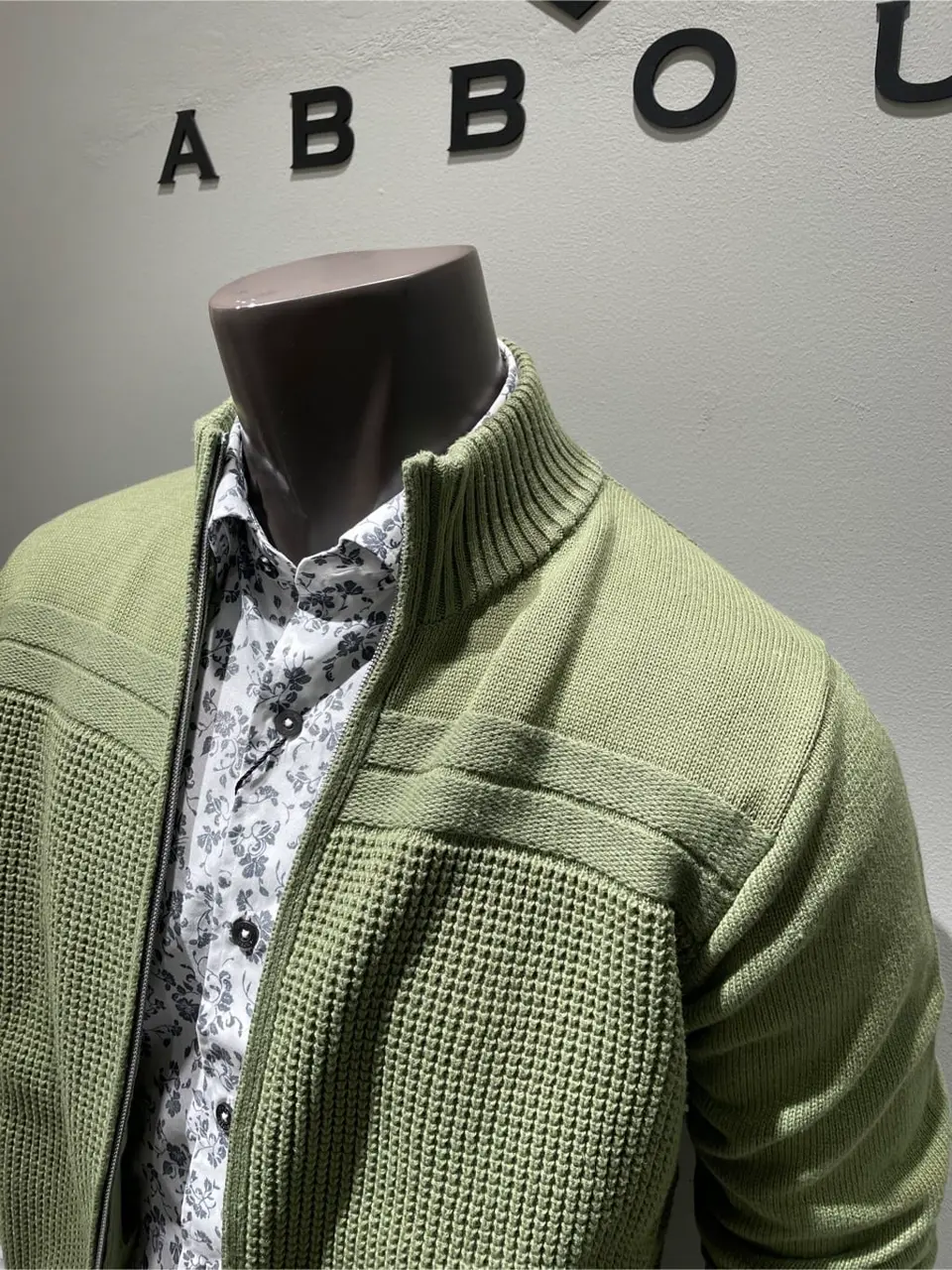 JOSEPH ABBOUD 伊津野 コーディネート画像