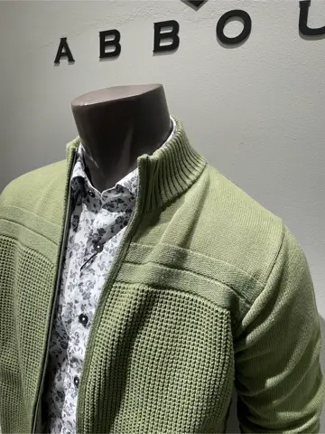 JOSEPH ABBOUD 伊津野 コーディネート画像