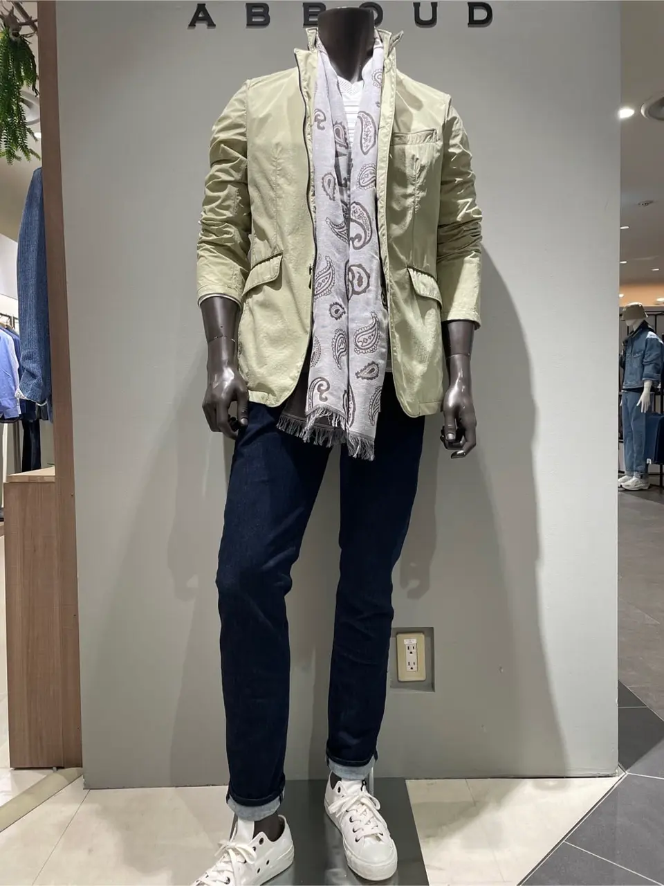 JOSEPH ABBOUD 伊津野 コーディネート画像