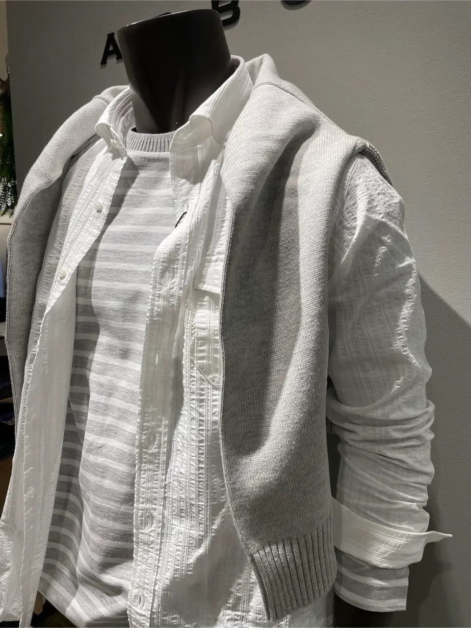JOSEPH ABBOUD 伊津野 コーディネート画像