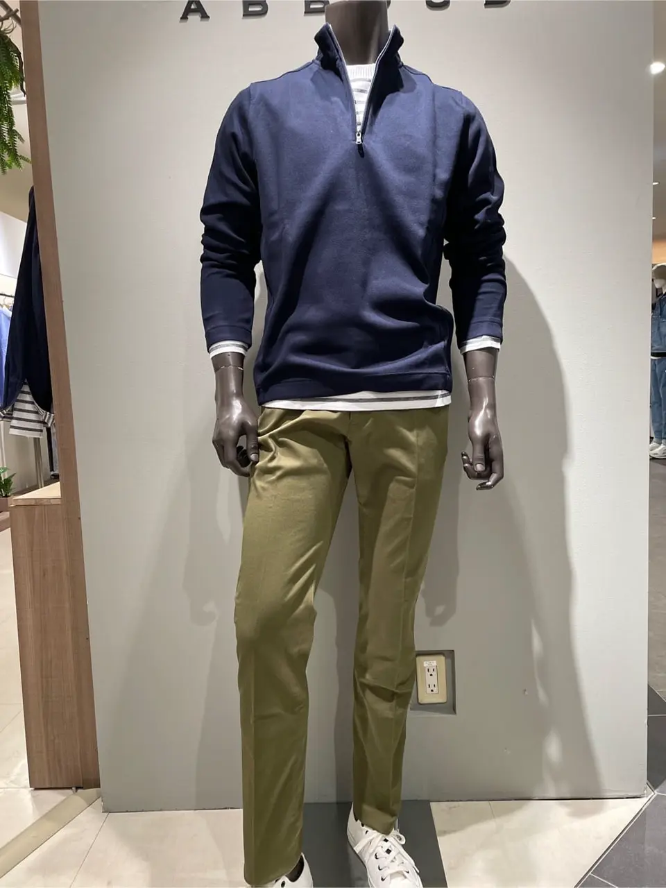 JOSEPH ABBOUD 伊津野 コーディネート画像