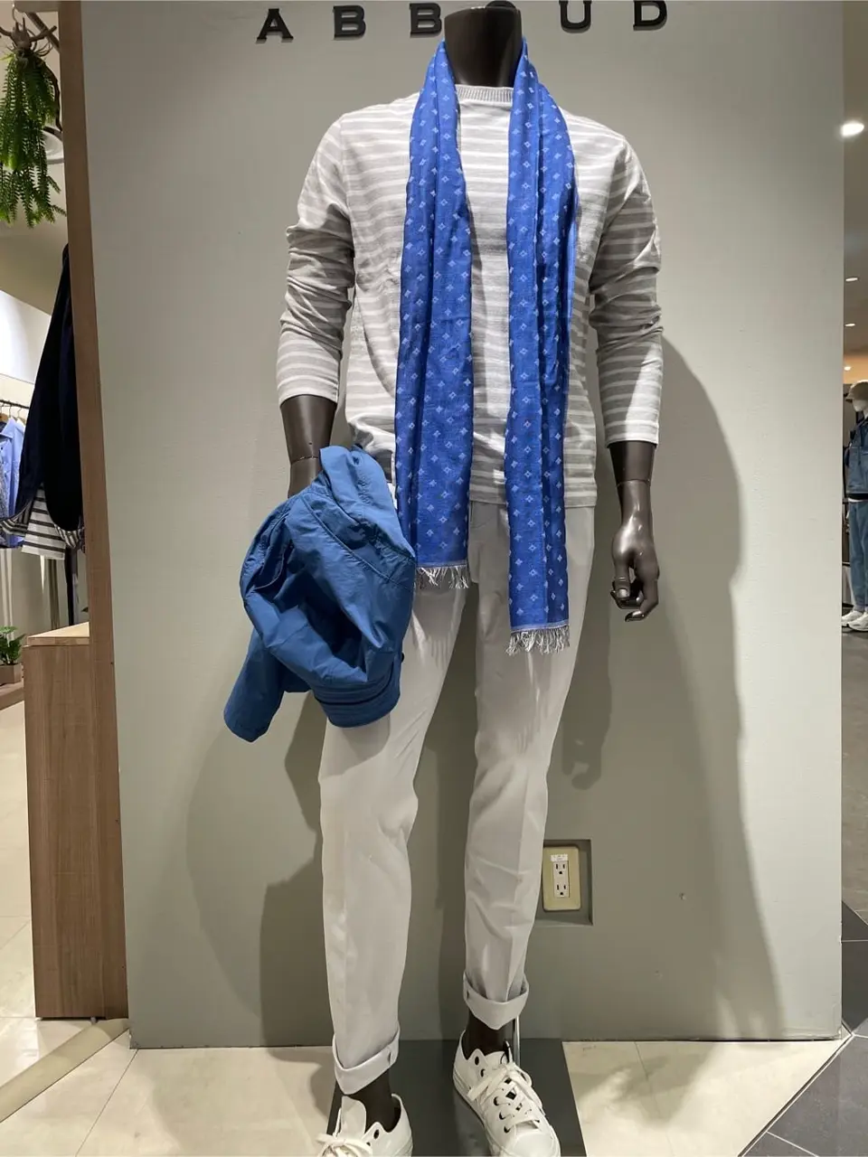 JOSEPH ABBOUD 伊津野 コーディネート画像